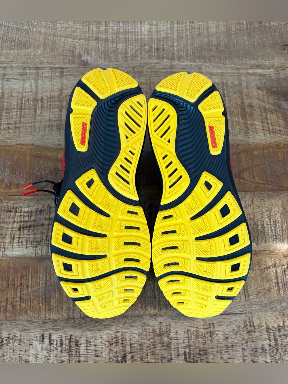 NEW Brooks Ghost 17 Mickey Mouse Run Disney Running Shoes - Picture 7 of 10